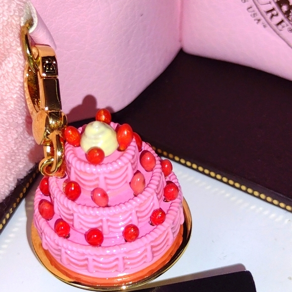 Juicy Couture 3 Tiered Strawberry Shortcake Never Removed From 🎁 NWT - Picture 6 of 7